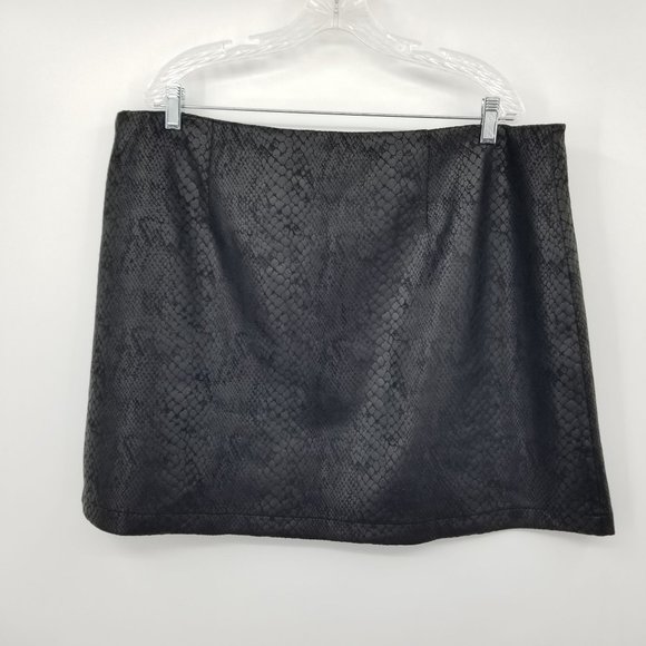 Gilli Black Textured Women's Mini Skirt Size 3X - Picture 2 of 6